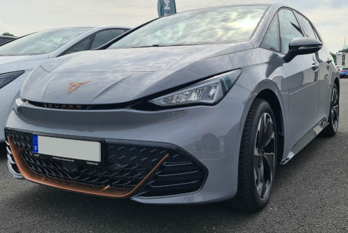 Graues auto von Cupra